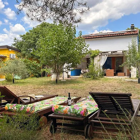 Lovely In With House A Panoramic View بيروغ