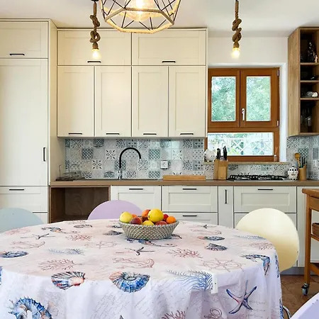 Lovely In With House A Panoramic View * بيروغ